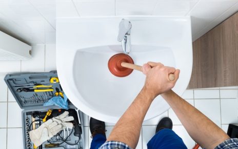 What to Do Before Calling a Professional Plumber