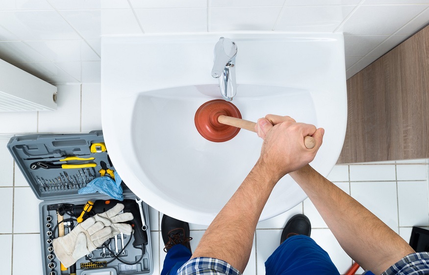 What to Do Before Calling a Professional Plumber